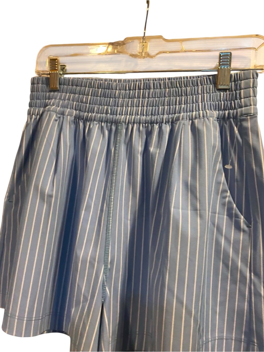 NWOT Vuori Striped Villa Shorts/ Button Short Sleeve Shirt Set BLUE/WHITE Size:M - Picture 3 of 6